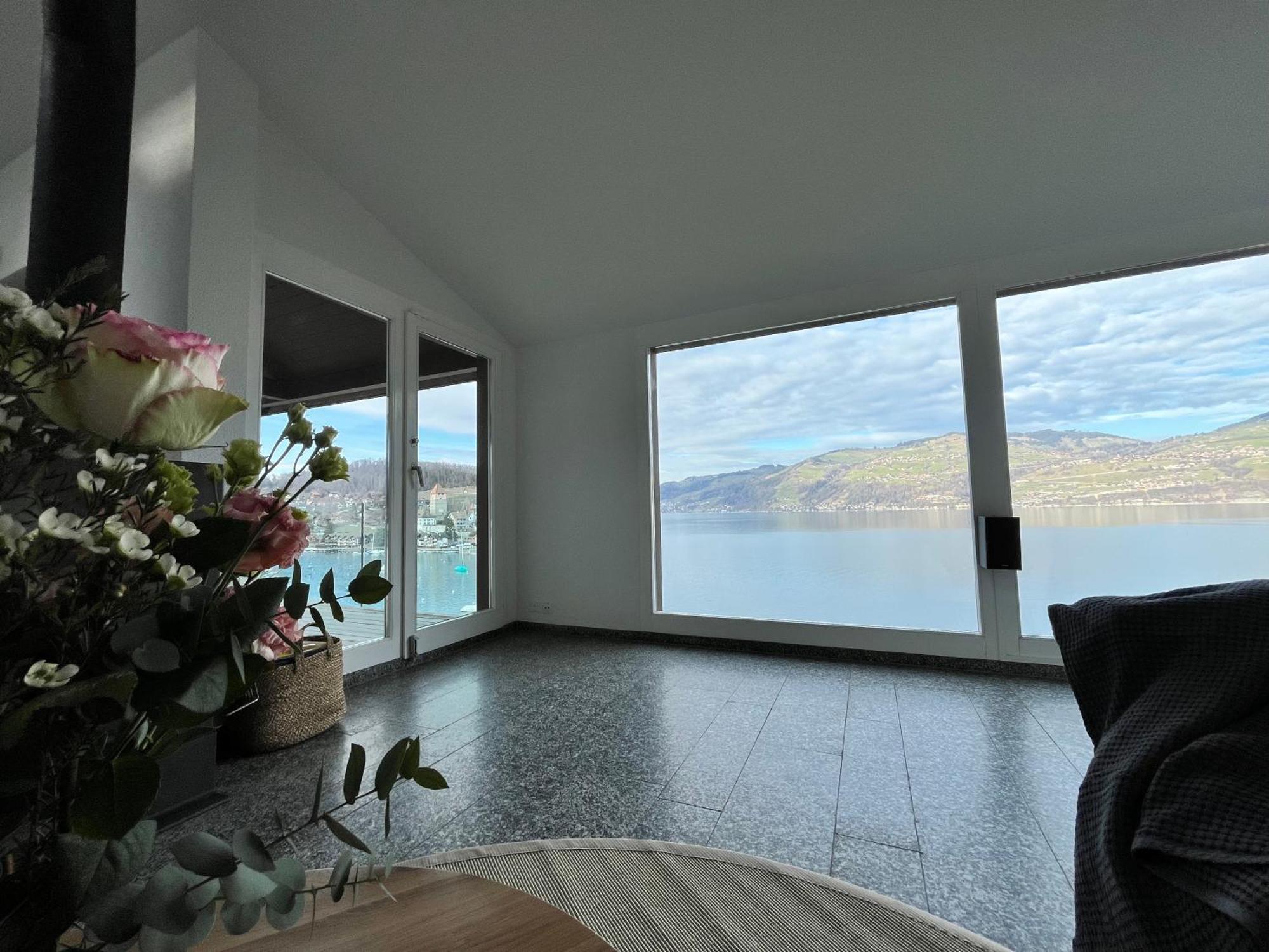 Wohnung Mit Grossartiger Seesicht Und Balkon Spiez Buitenkant foto