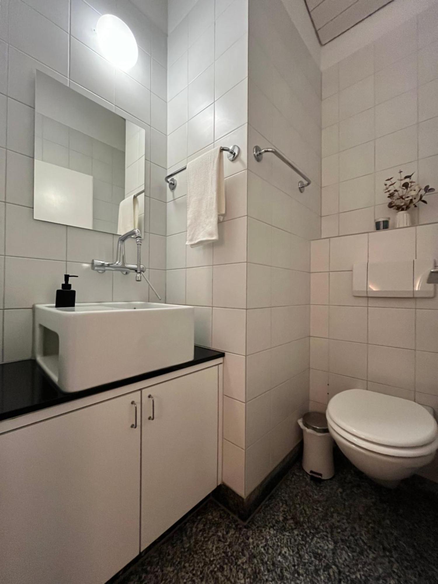Wohnung Mit Grossartiger Seesicht Und Balkon Spiez Buitenkant foto
