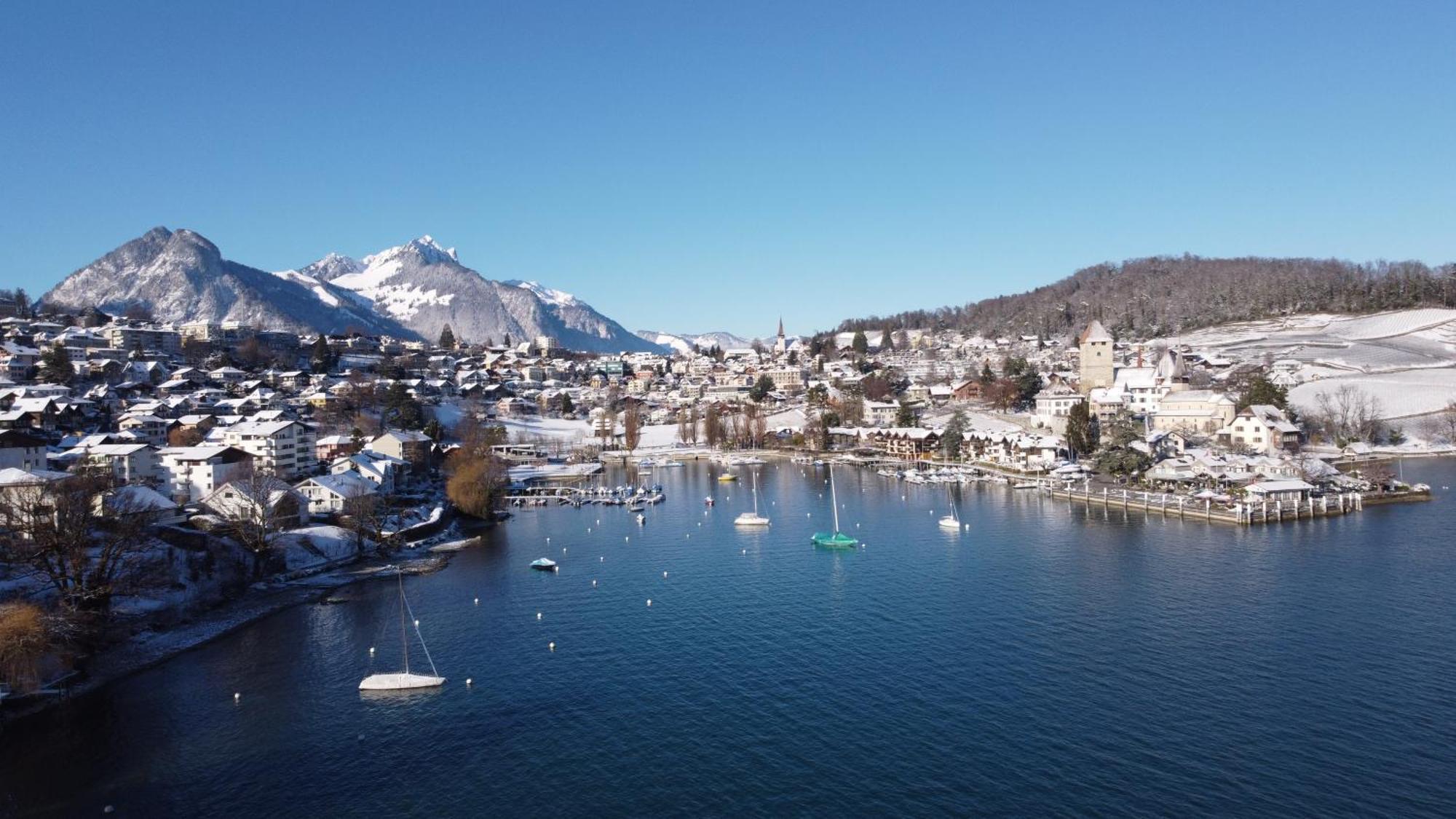 Wohnung Mit Grossartiger Seesicht Und Balkon Spiez Buitenkant foto