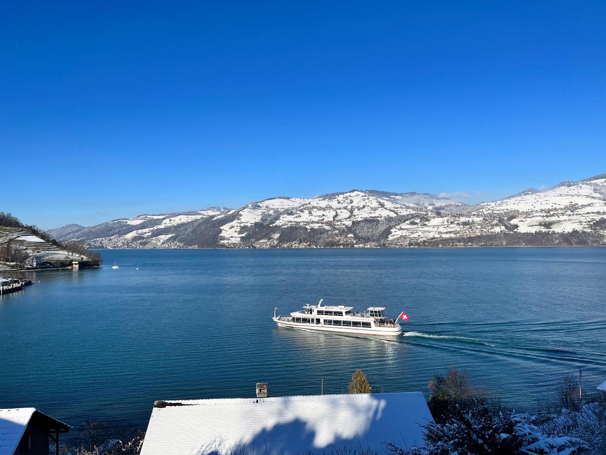 Wohnung Mit Grossartiger Seesicht Und Balkon Spiez Buitenkant foto